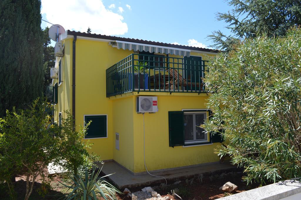 Vukovic * Stari Grad (Hvar)